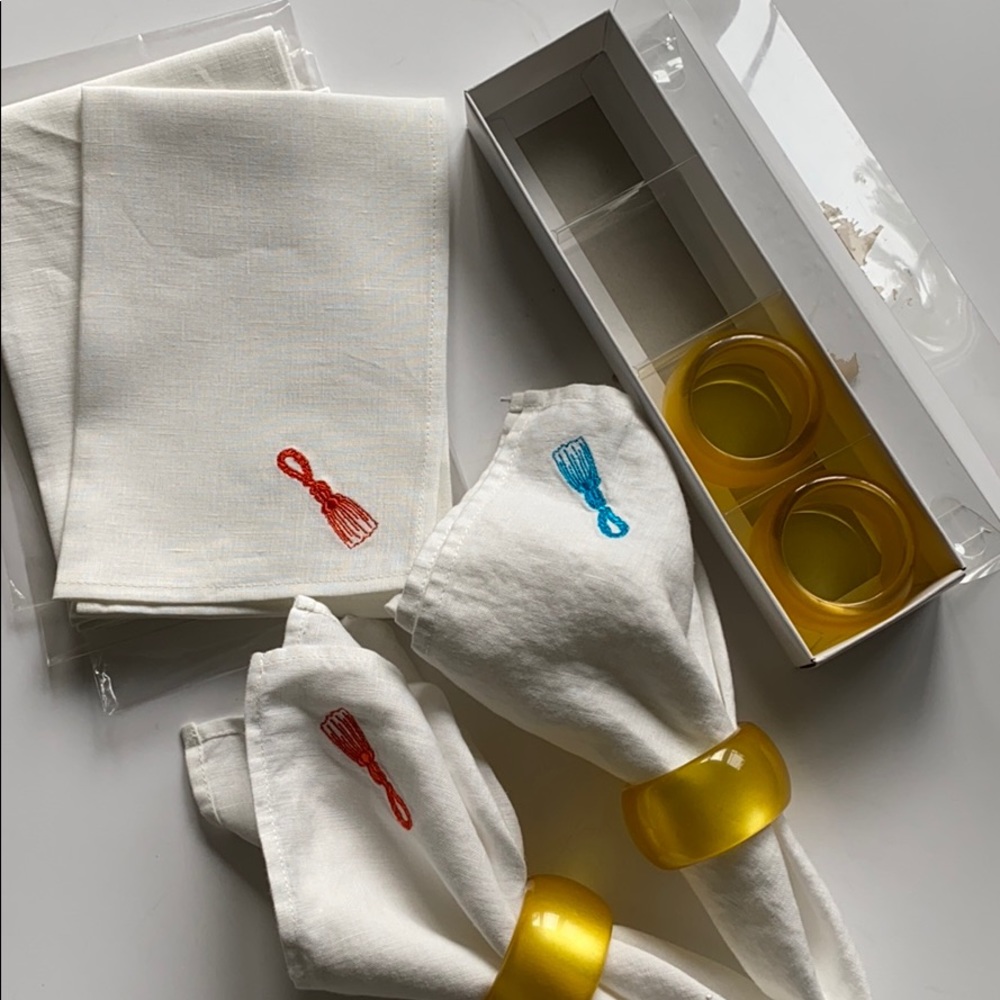 Set of 4 Linen Napkins & Napkin Rings